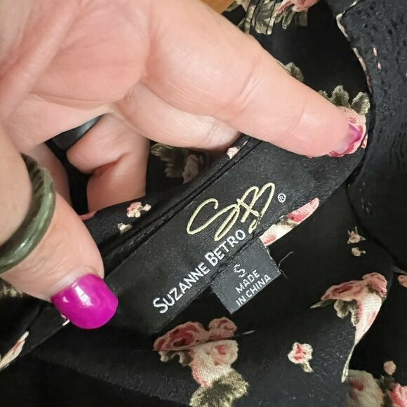 𝅺VINTAGE cottage tiny floral ruffle lace blouse top SMALL Long Sleeve black - Picture 8 of 9